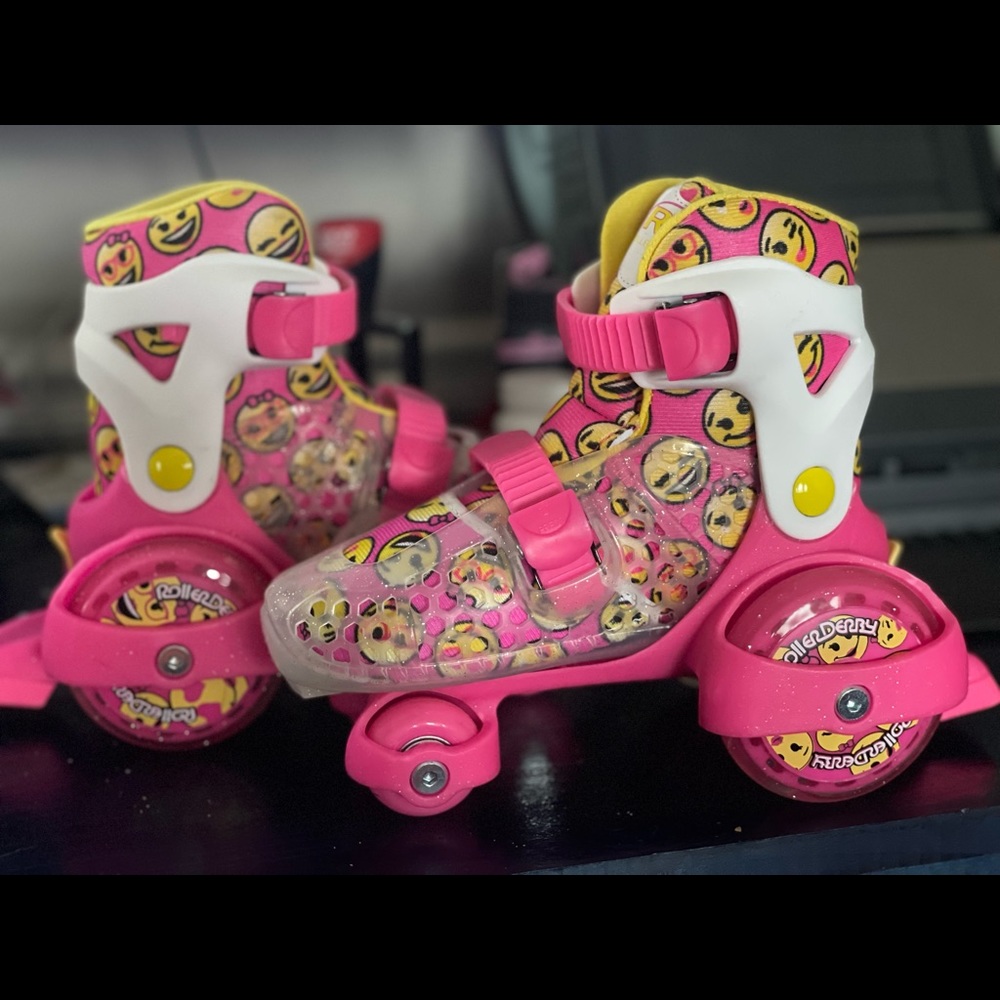 Girls adjustable roller skates